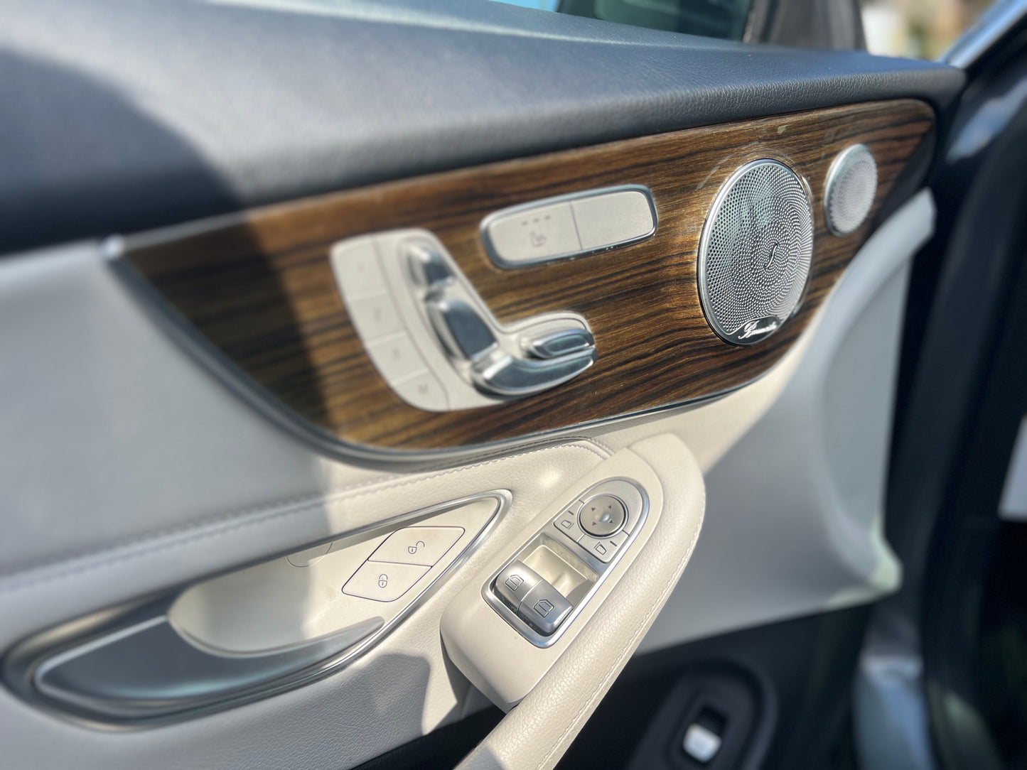 2017 MERCEDEZ-BENZ C300