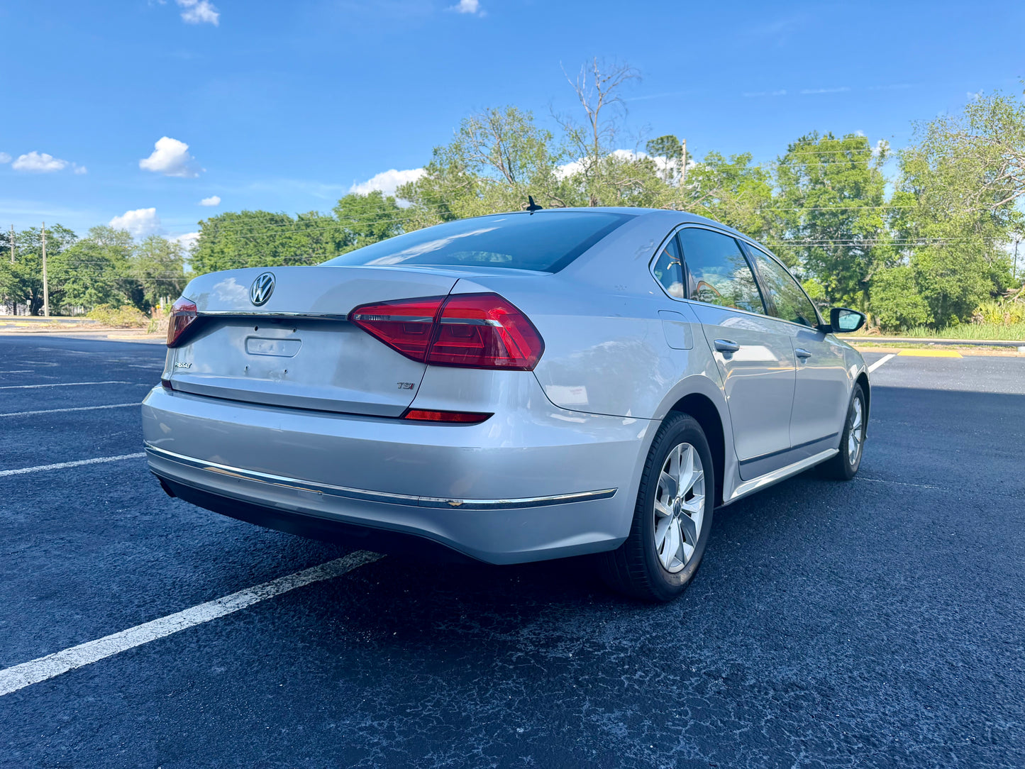 2016 VOLKSWAGEN PASSAT